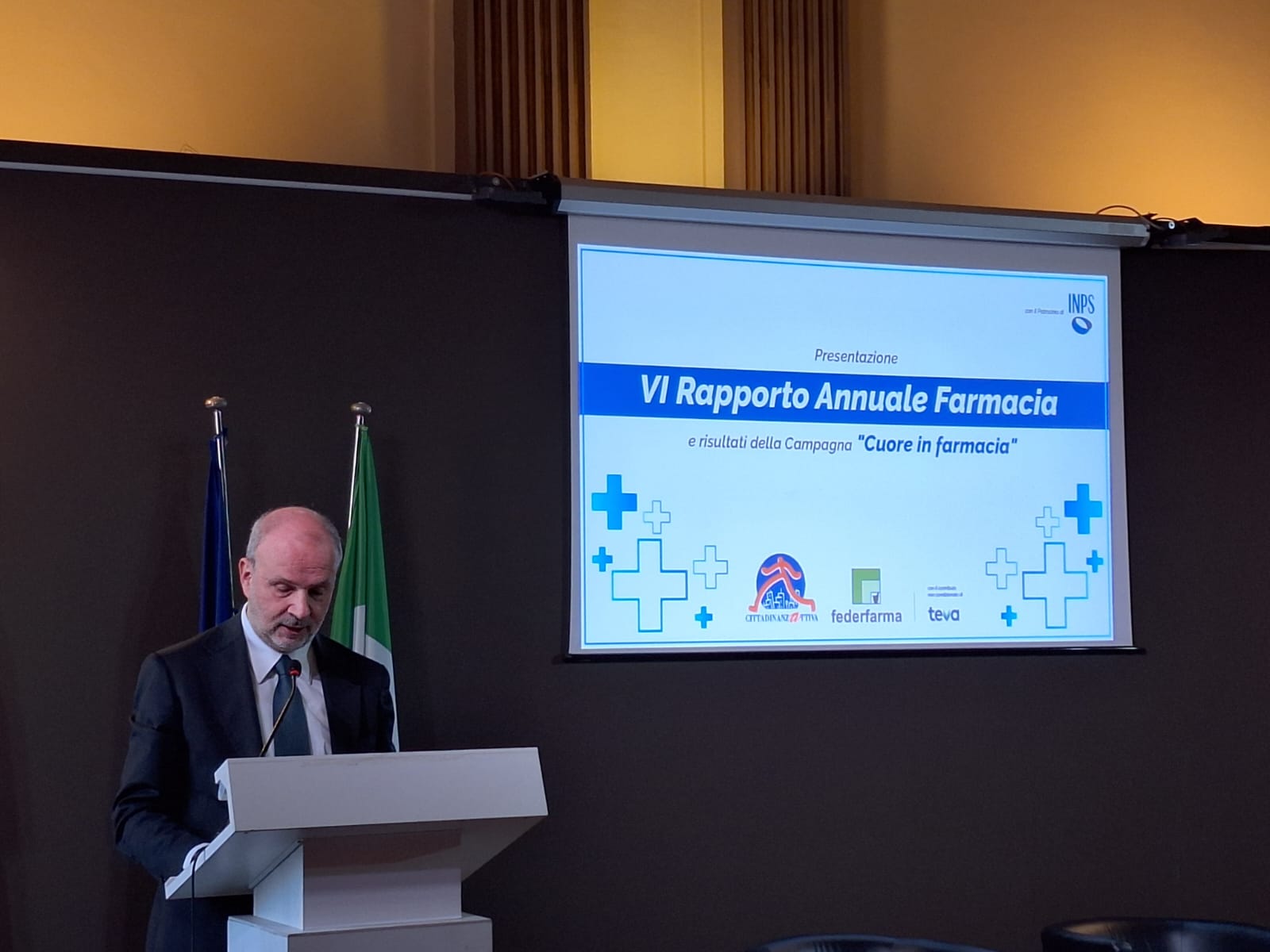 Farmacie: oltre la metà dei cittadini sceglie sempre la stessa, soprattutto se pazienti con patologia cronica