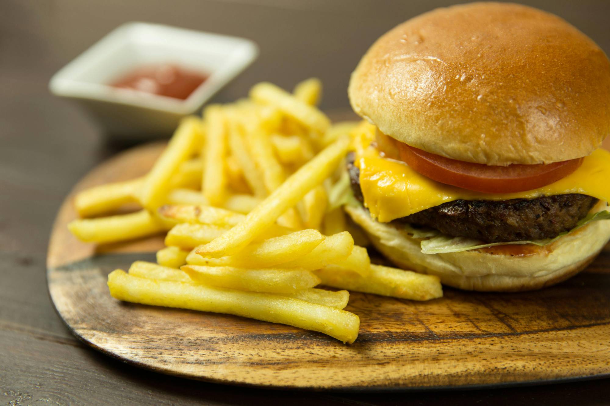 Gli alimenti ultra-processati danneggiano la salute metabolica e riproduttiva degli uomini