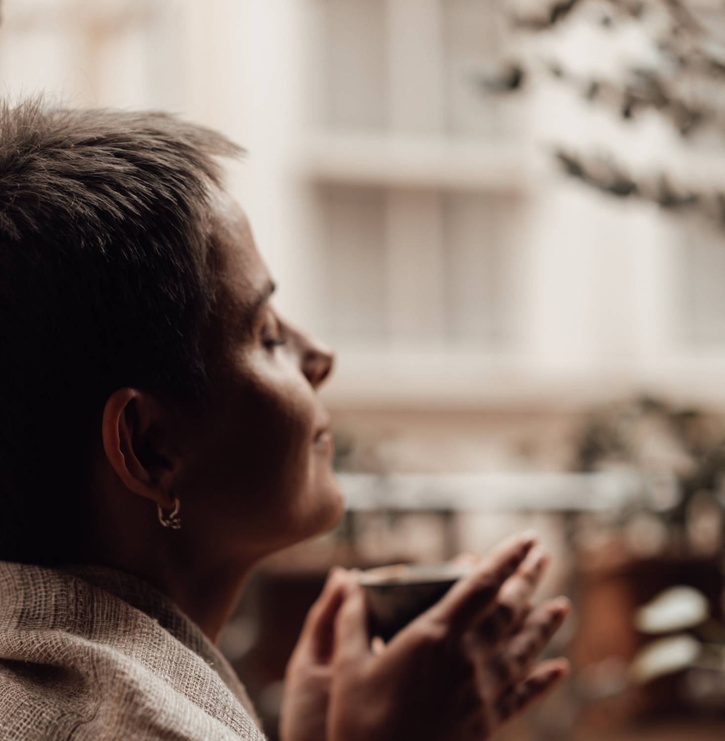 Depressione, sperimentata la ‘terapia del profumo”: rievocare i ricordi positivi per regolare le emozioni