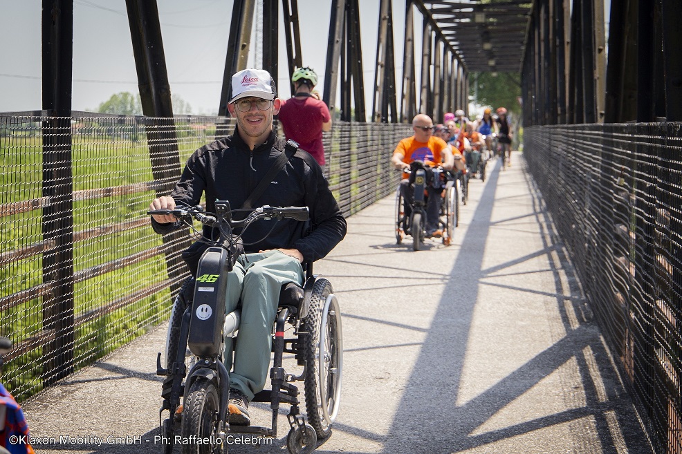 Disabilità, il pellegrinaggio inclusivo: da Ancona a Roma in sedia a rotelle, bicicletta o tandem