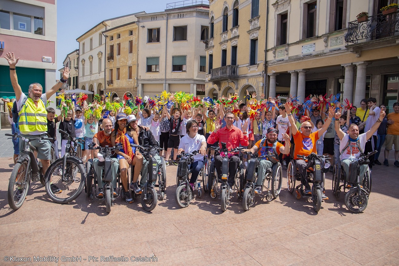 Disabilità, il pellegrinaggio inclusivo: da Ancona a Roma in sedia a rotelle, bicicletta o tandem