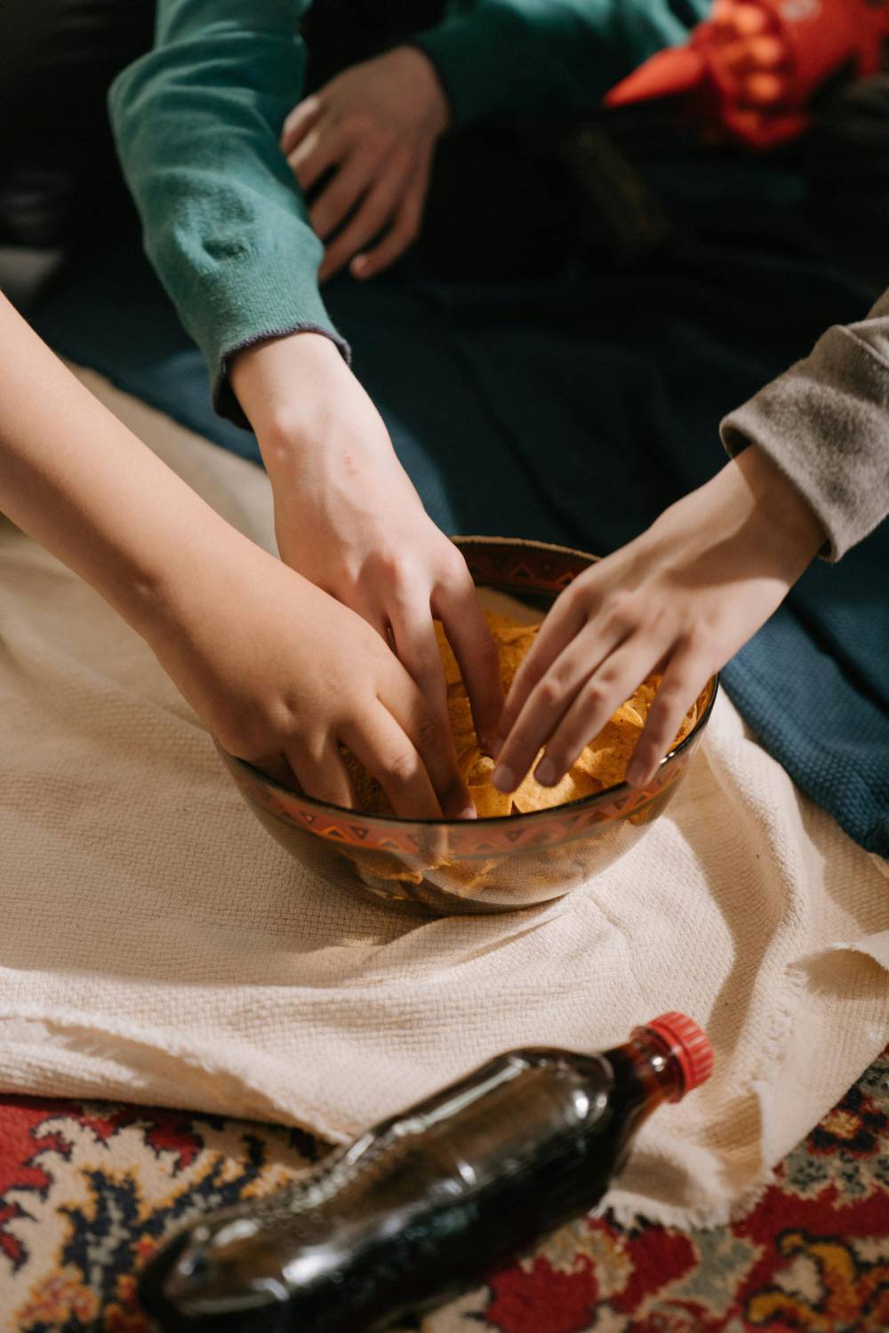 Bambini in pandemia, il Report dell’Oms: “Più cibo spazzatura e vita sedentaria”