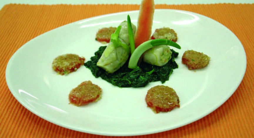 Involtini del lago con spinaci al salto e pomodori