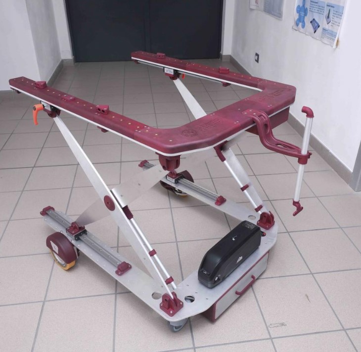 Deficit neuro-cognitivi, ecco il deambulatore robotizzato intelligente che aiuta le persone con difficoltà motorie