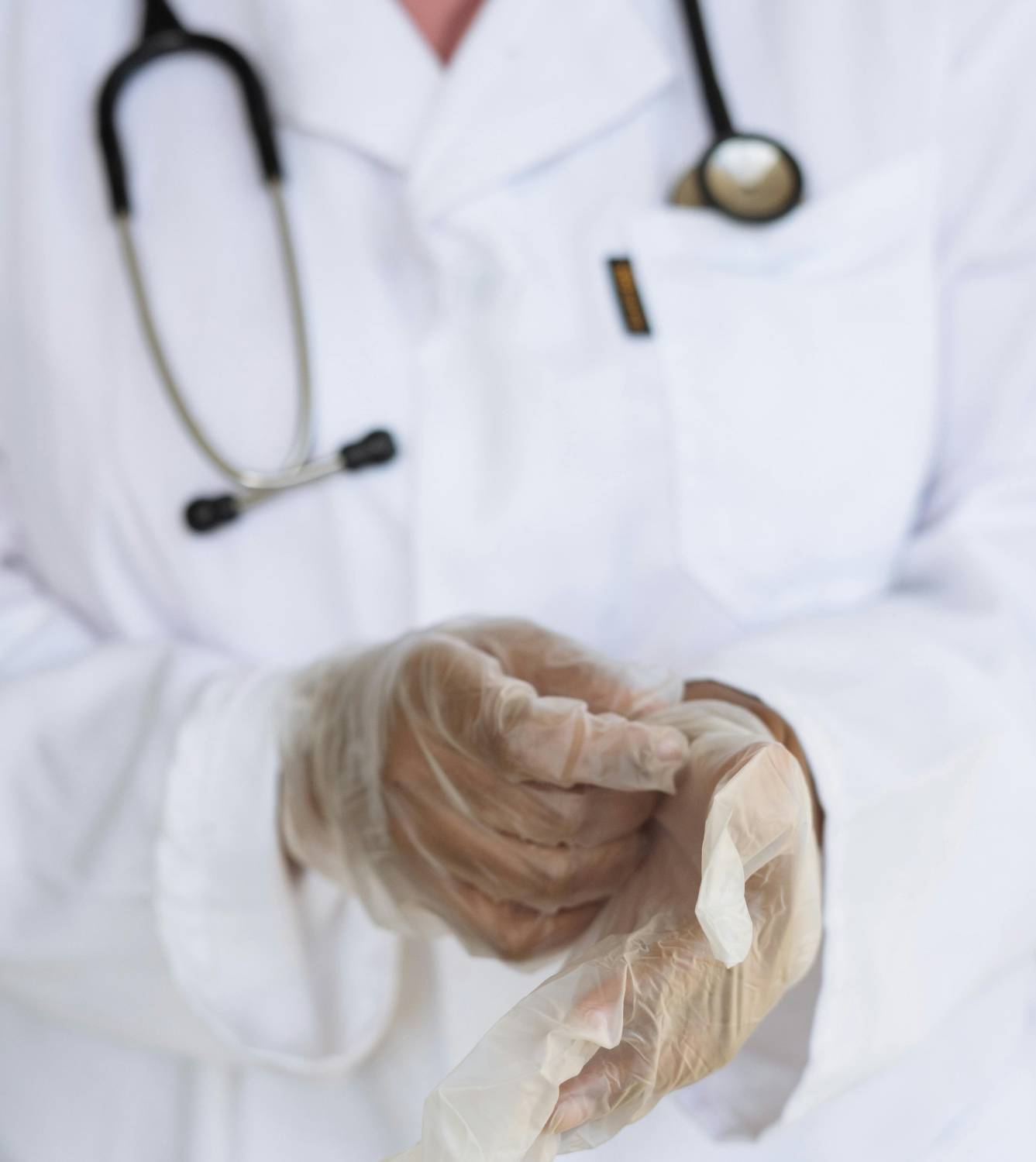 Aids,  Ecdc-Eacs: “Stigma anche fra gli operatori sanitari: l’8% evita il contatto con i pazienti”
