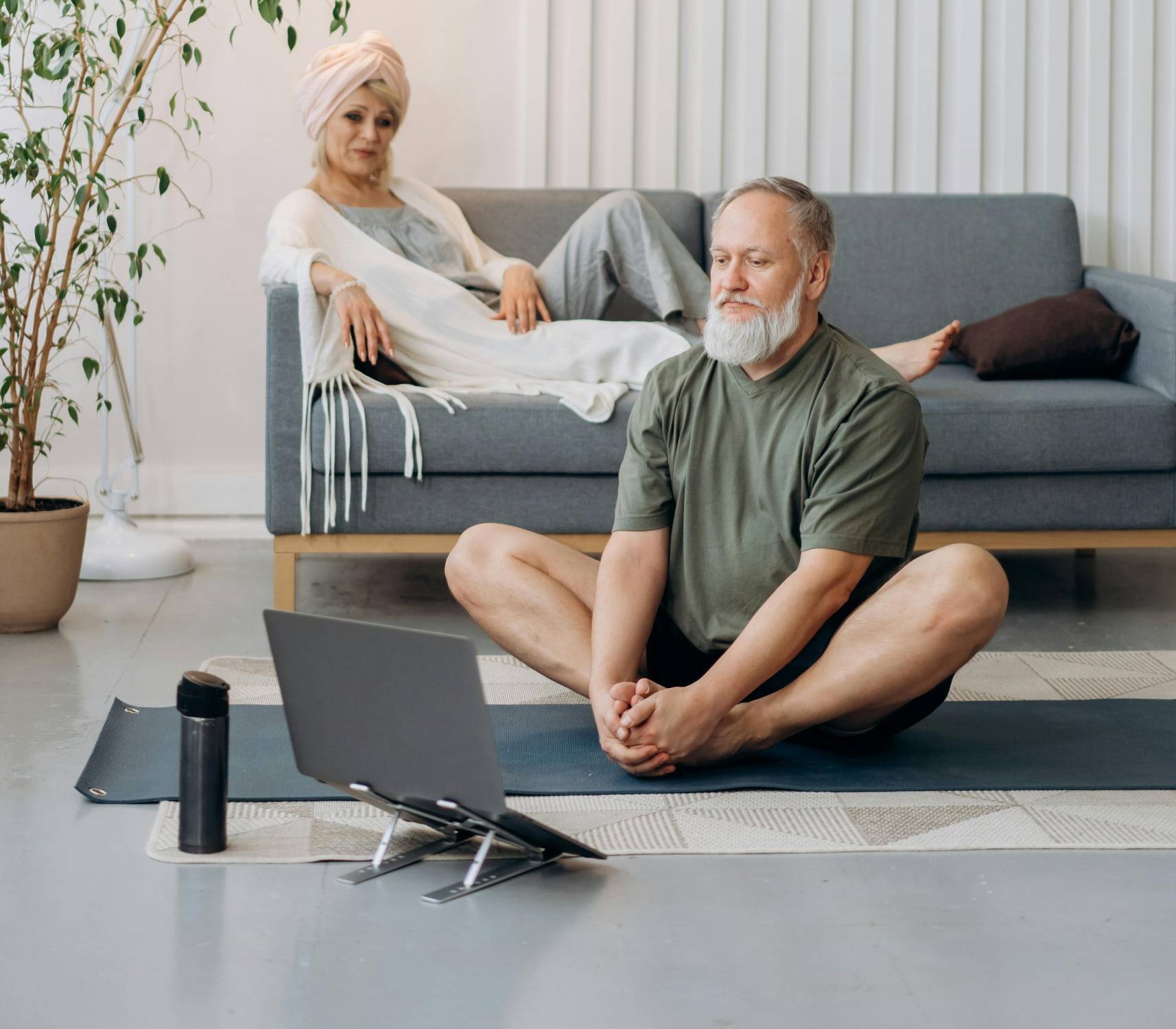 Sonno, ecco tre esercizi da fare prima di andare a letto per dormire meglio e più a lungo