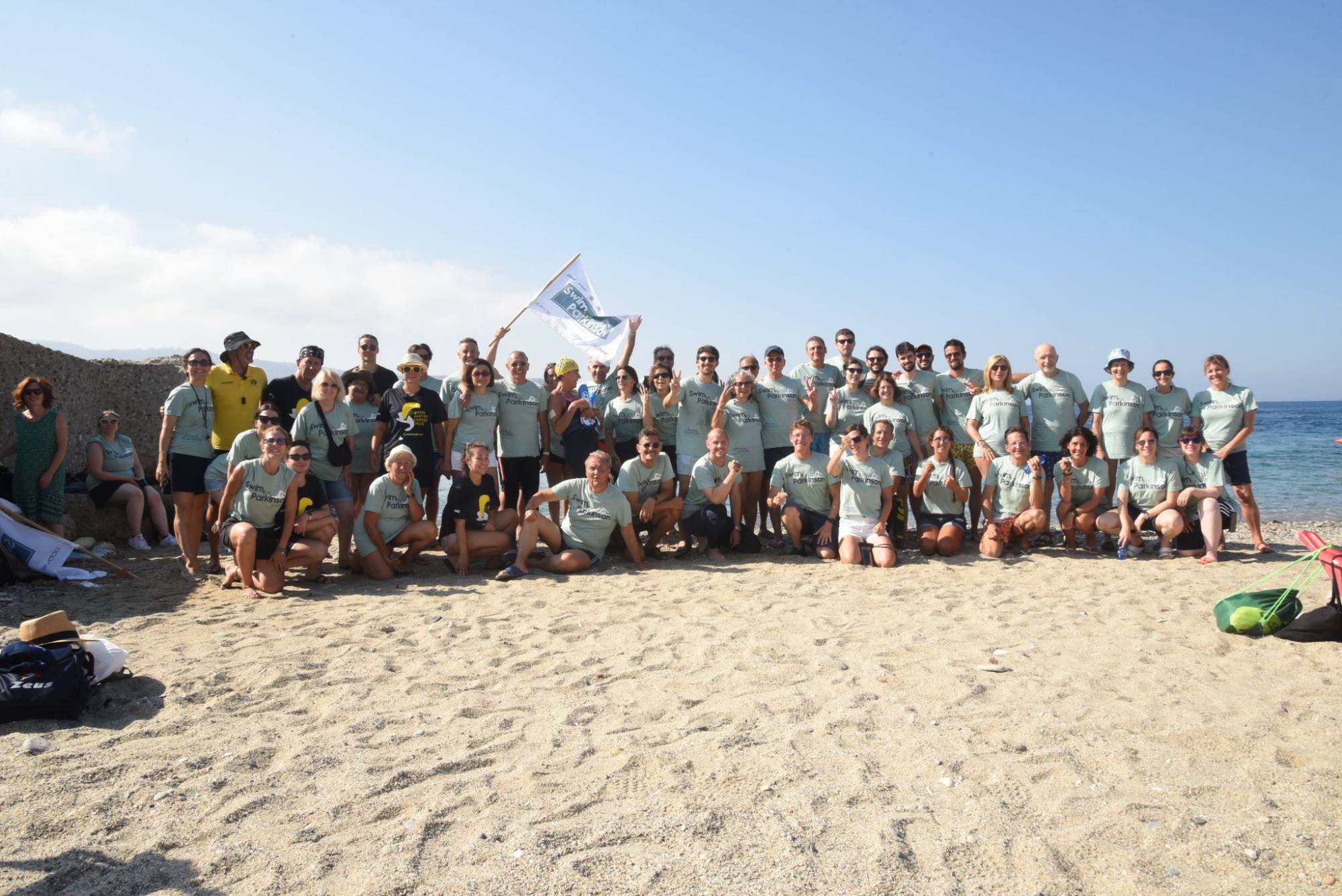 Swim for Parkinson, stretto di Messina a nuoto per pazienti, familiari e neurologi: “Sfida vinta per 30 persone”