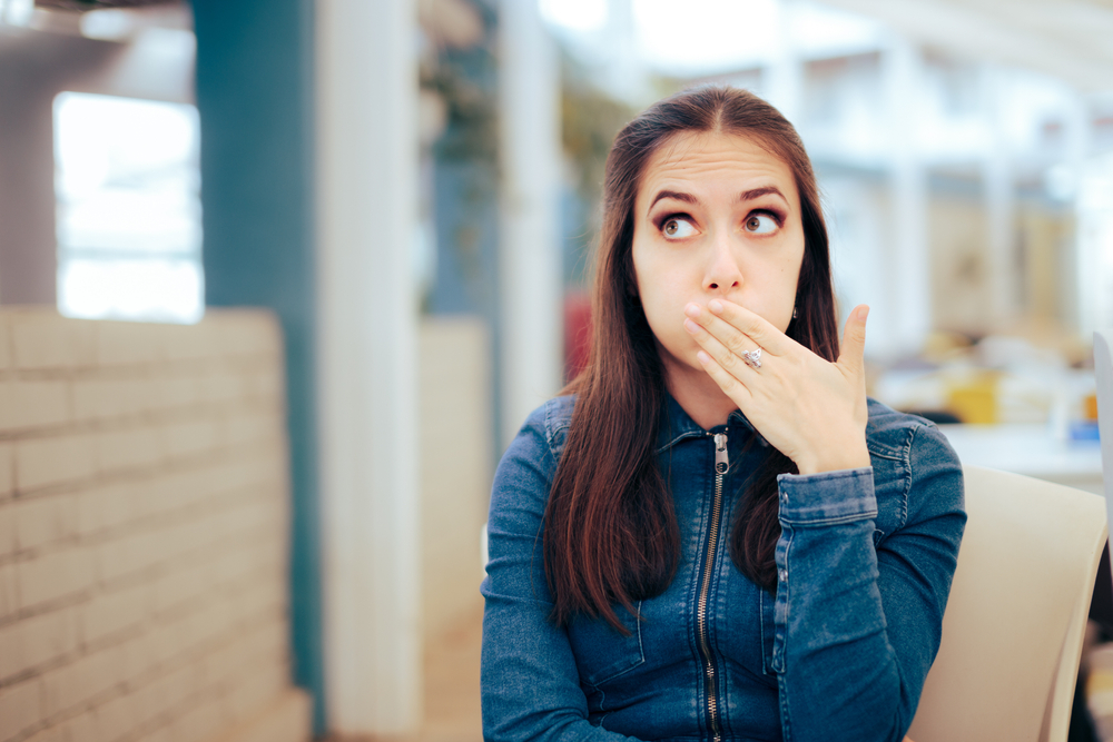 Eruttazione incontrollata? Colpa di cattive abitudini a tavola o di malattie