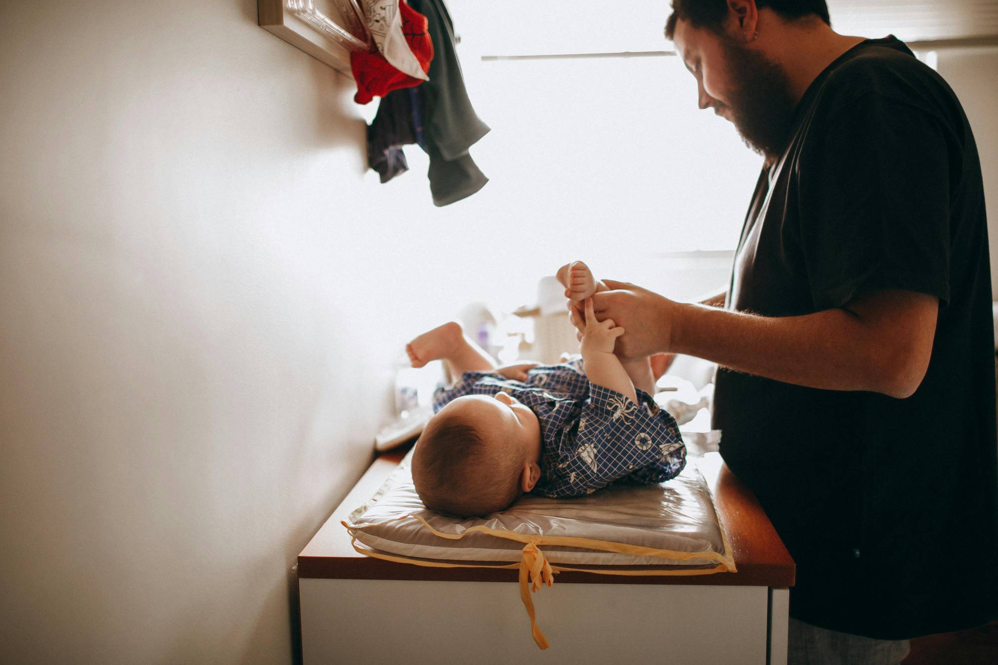 Congedo di paternità, Iss “Lo usa il 73% dei papà, ma per nove coppie su 10 dura troppo poco”