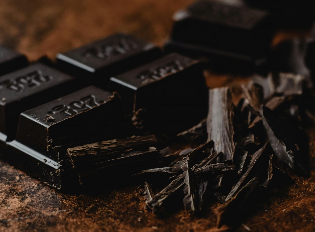 Diabete di tipo 2: “Se mangi cioccolato nero cinque volte alla settimana lo riduci”. Lo studio