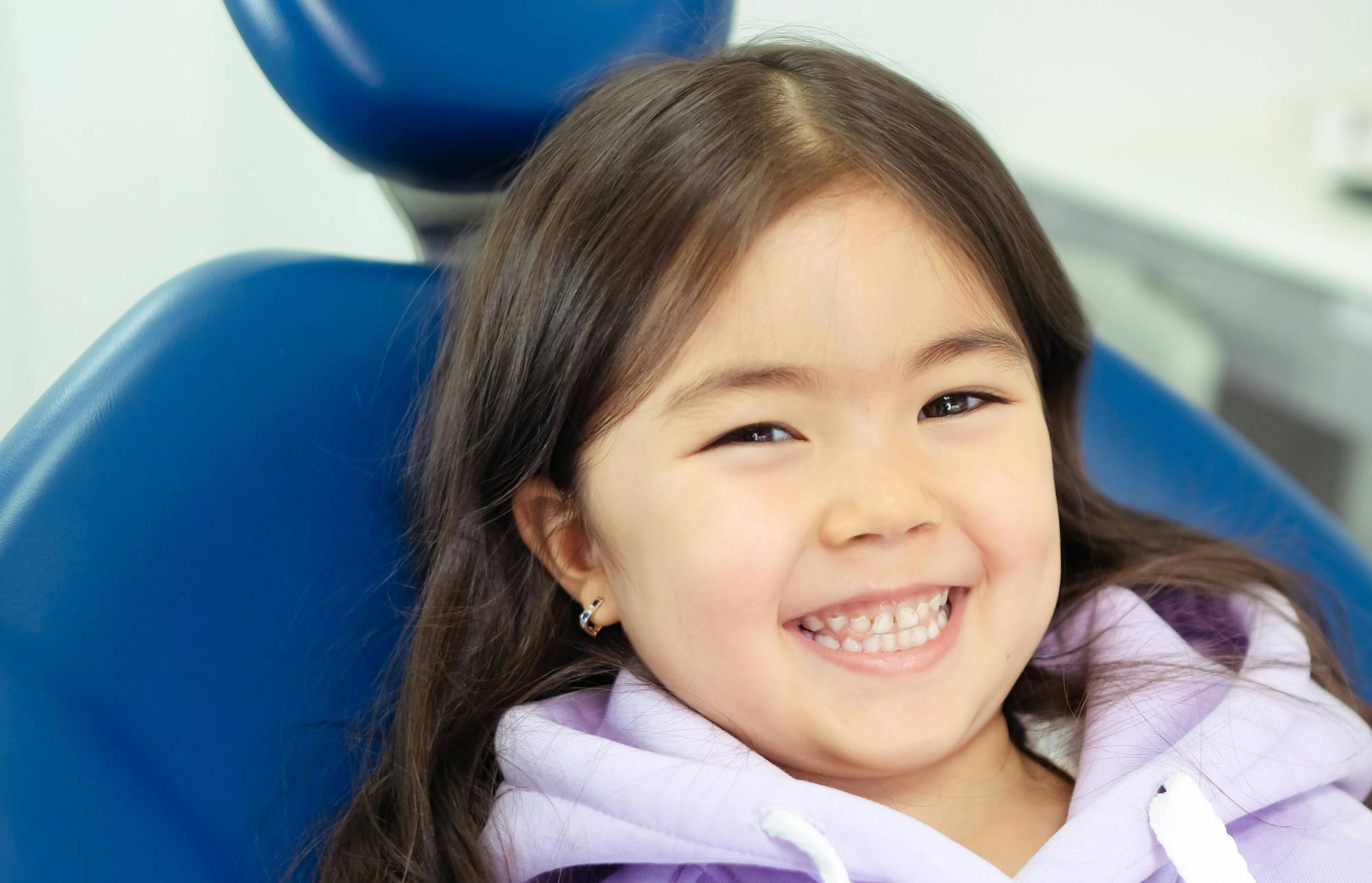 “Quanto sarà alto mio figlio da grande?”: la risposta è nello smalto dei denti