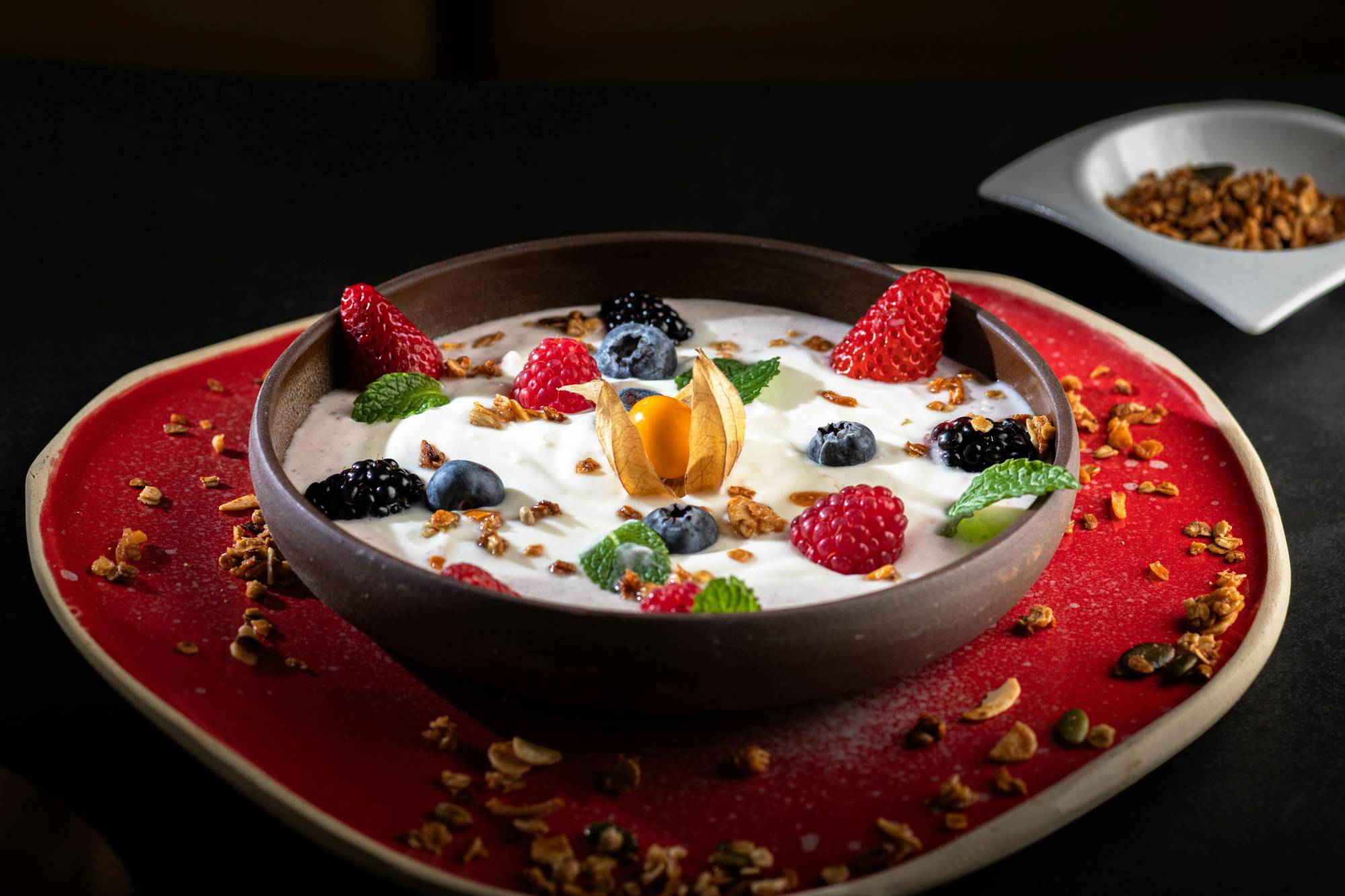 Acufene, la soluzione a tavola: “Frutta, fibre, latticini e caffeina li attutiscono”