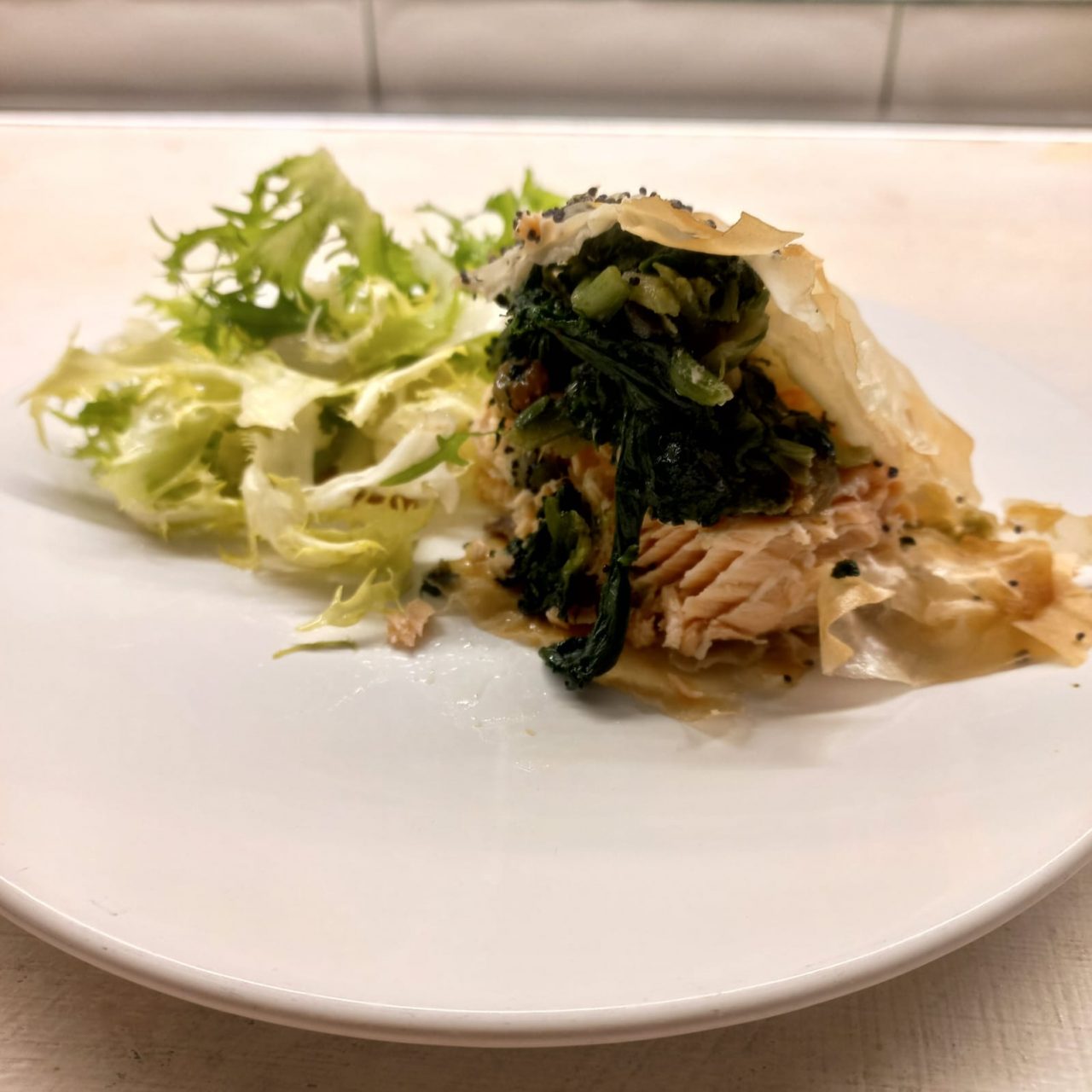 FILETTO DI SALMONE IN CROSTA DI PASTA FILLO