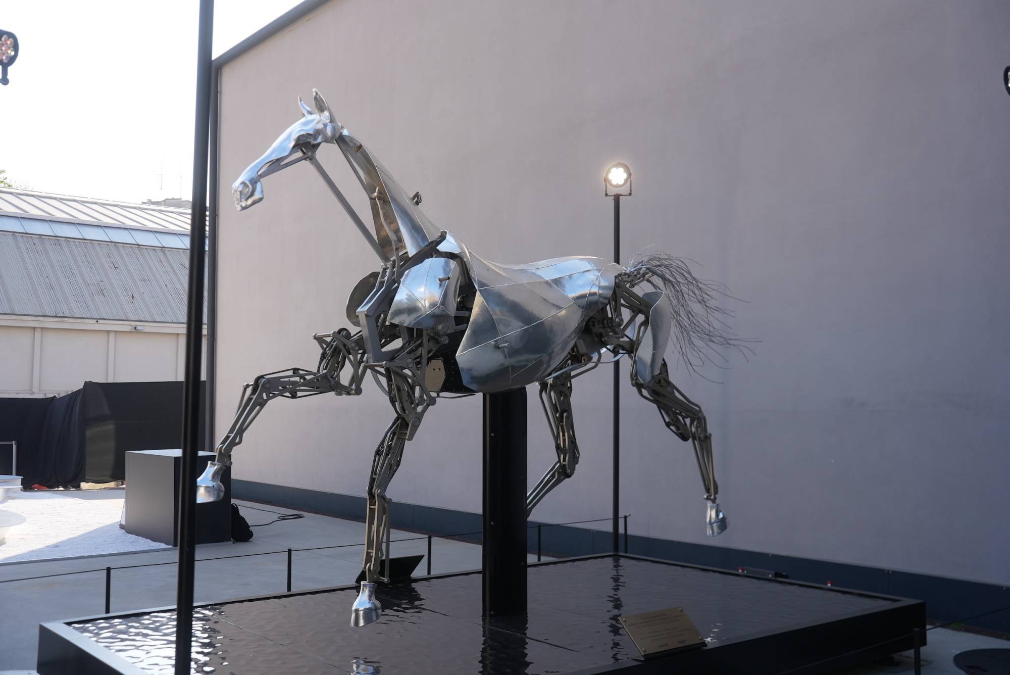 Sanofi alla Design Week con Zeus, l’opera icona delle Olimpiadi di Parigi 2024