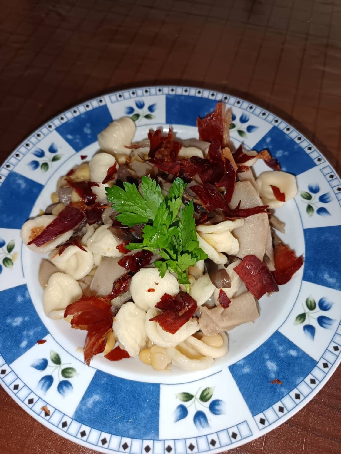 ORECCHIETTE CON CICERCHIE E CARDONCELLI, IL PIATTO GIUSTO PER COMINCIARE IL NUOVO ANNO