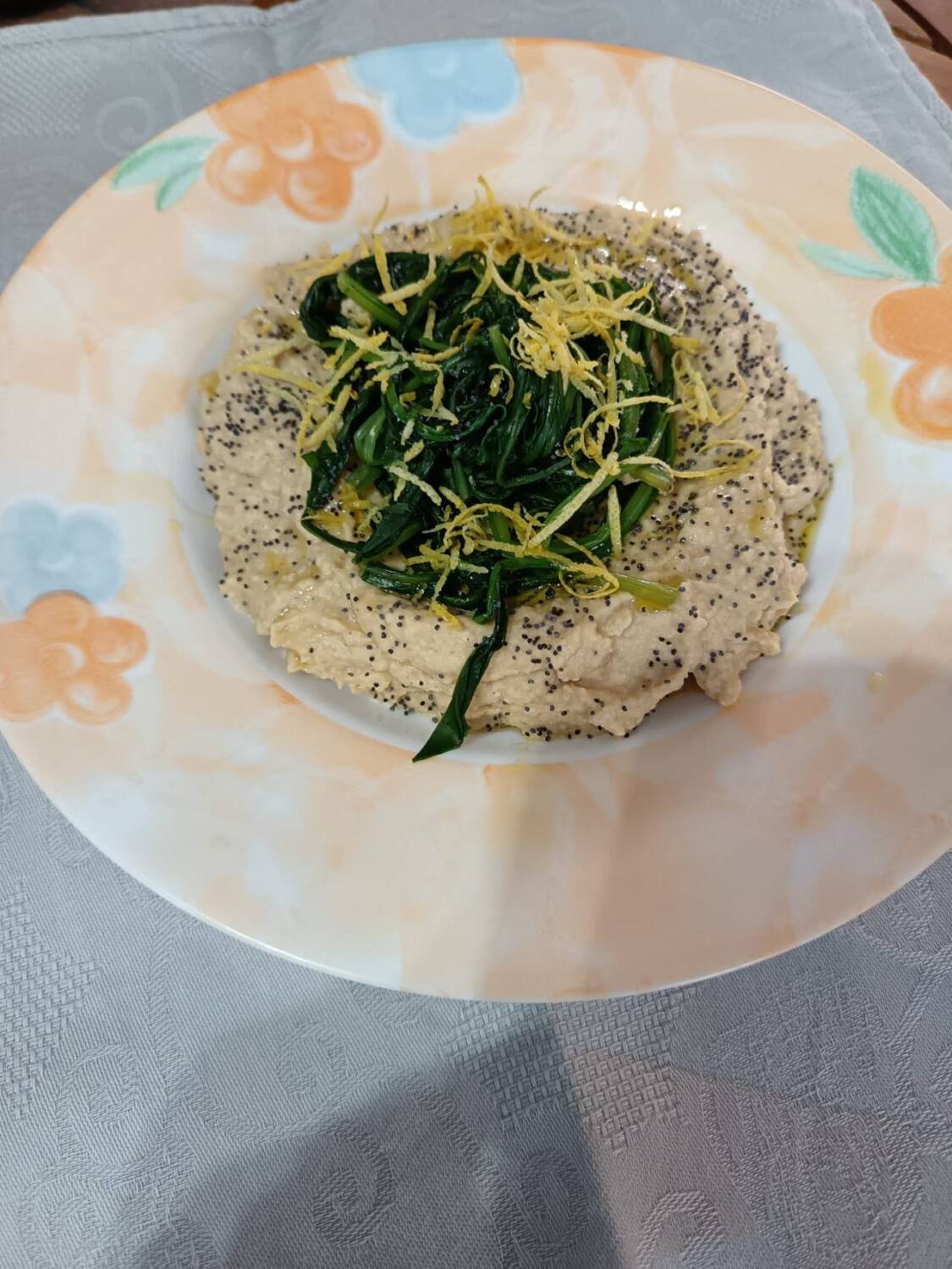 HUMMUS DI CECI E CICORIA AL LIMONE: IL PIATTO UNICO CHE AIUTA DIGESTIONE E GLICEMIA