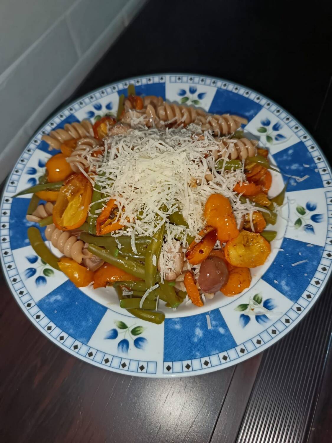 FUSILLI INTEGRALI ESTIVI AI POMODORI GIALLI: IL PIATTO UNICO CHE AIUTA GLICEMIA E CUORE